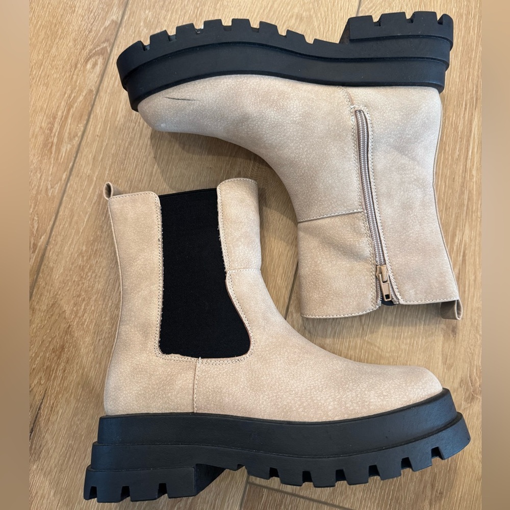 Women’s Chinese Laundry chunky boots- size 7.5